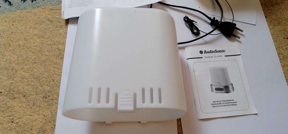 Lampa electronica cu ceas radio bec noua.OFERTA CRACIUN.