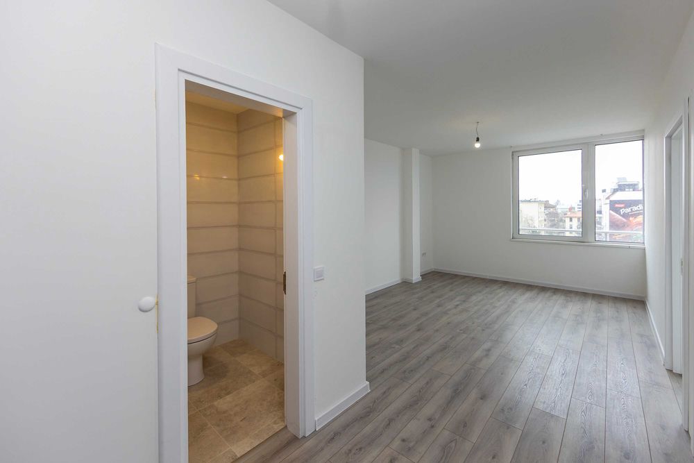 Продава се Двустаен апартамент в София, Център - 61 кв.м за 1649 €/кв.м - Снимка #2