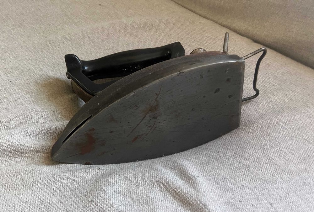 Fier de calcat vechi romanesc 220V model clasic comunist