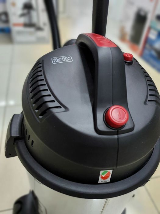 Профессиональный пылесос из США от фирмы BLACK+DECKER на 30 литров.