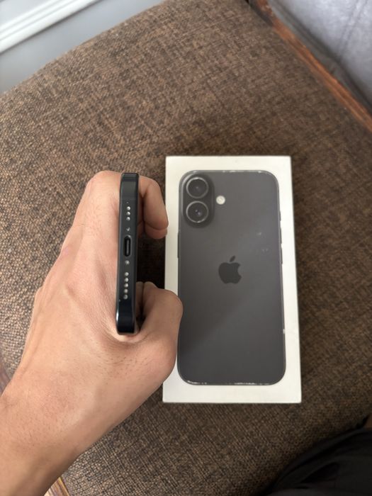 Продам Айфон 16 256GB 95%