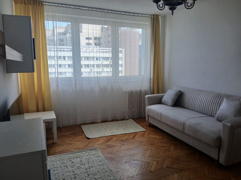 Apartament semidecomandat cu 2 camere