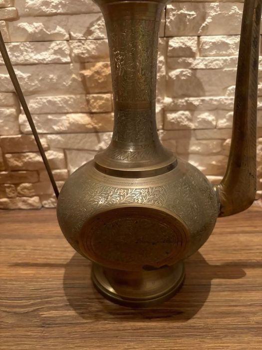 Carafă din alamă