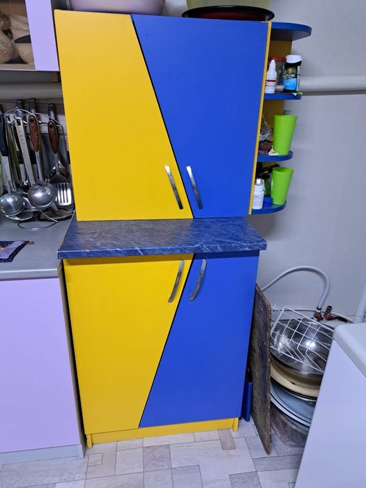 Шкаф и навесной шкаф