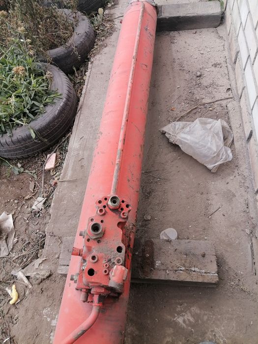 Продаётся Гидравлическии  цилиндр