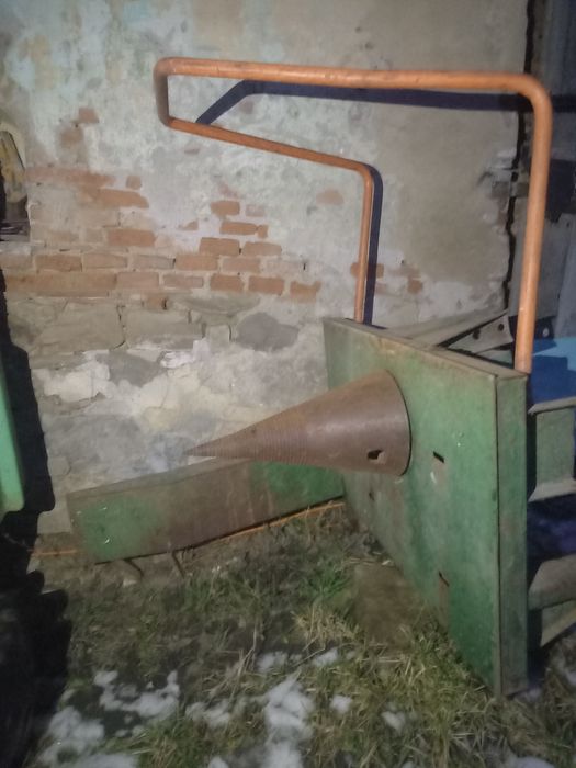 Vând spaegator lemne pentru tractor