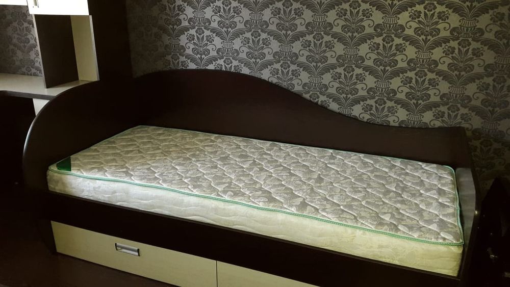 Продам б/у детский спальный гарнитур!