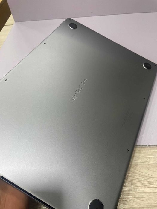 MacBook Pro M2 16-inch  16/512