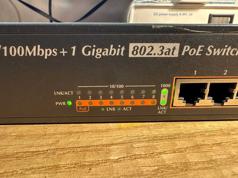 Switch Planet Planet - FGSD-910HP cu PoE