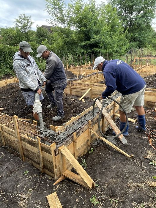 Constructii civile si industriale, case la rosu, interioare, renovari