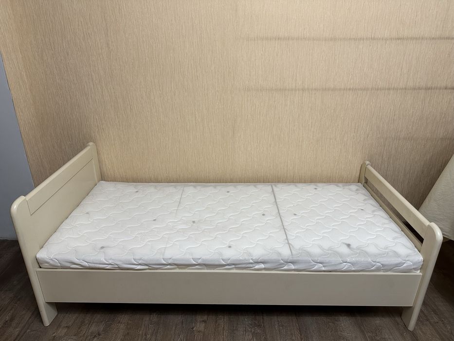 Кровать для спальни + стол компьютерный