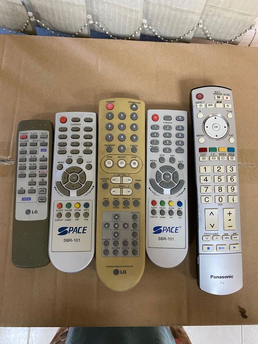 Продам пульты разные