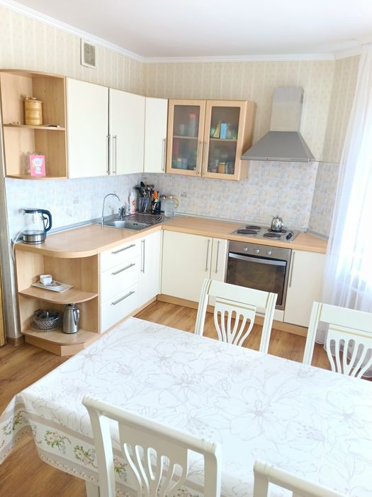 Продам двухэтажную 5 комн. квар. 1 - 80- 6 этаж