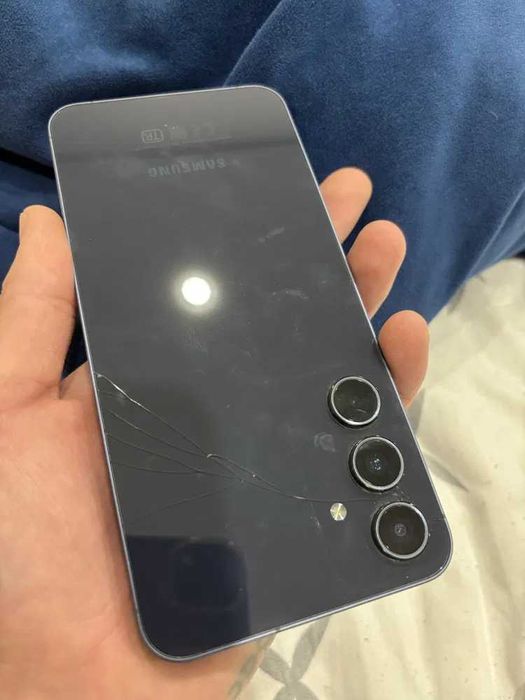 Samsung A55 с разбитой задней крышкой