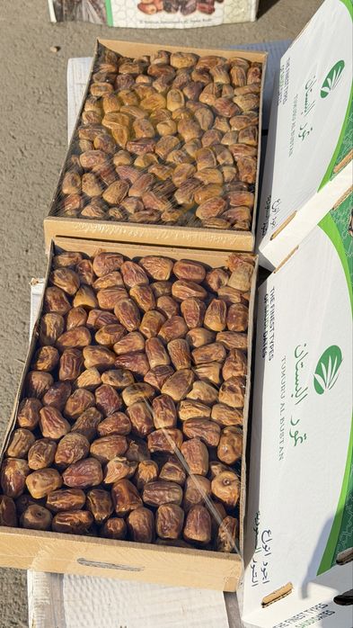 Финики, хурма, рамадан, склад.