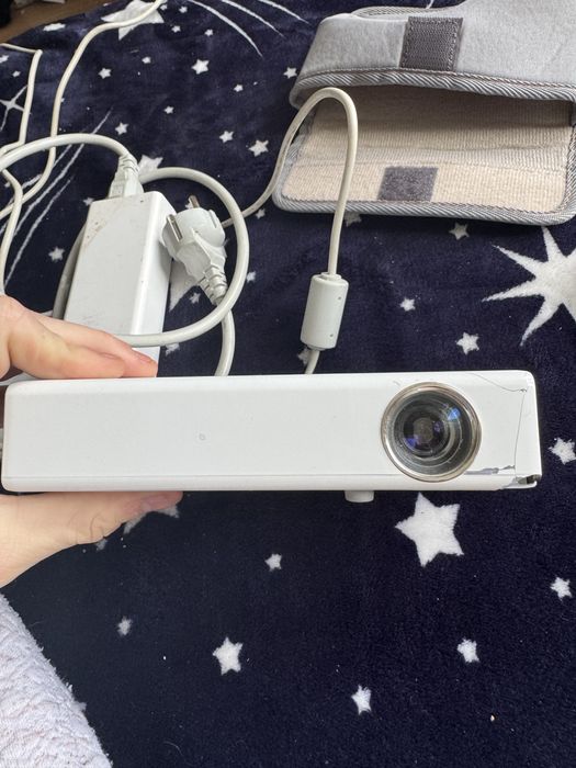Vand video projectot LG VAND URGENT!!!