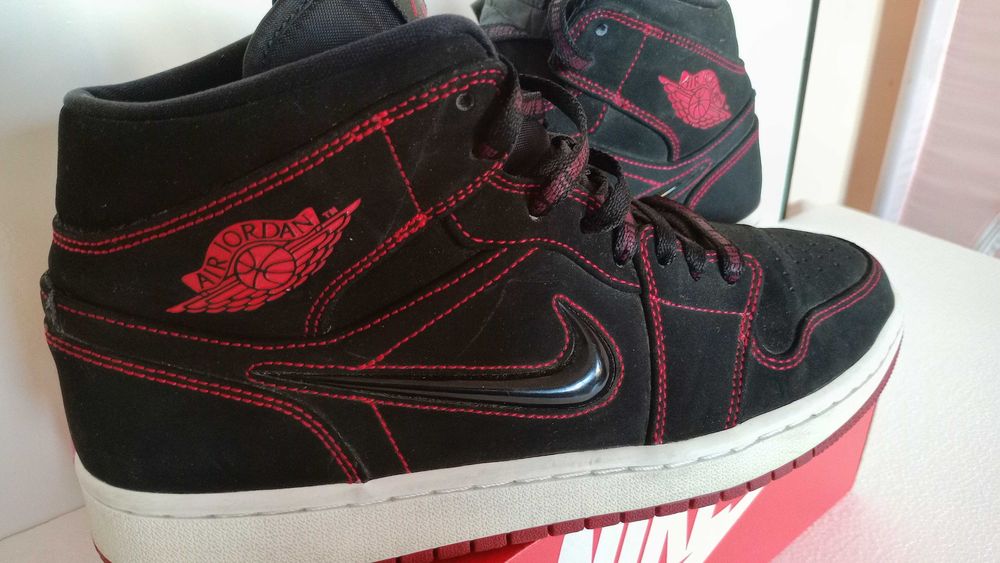 Оригинални маратонки NIKE AIR JORDAN 1 Mid