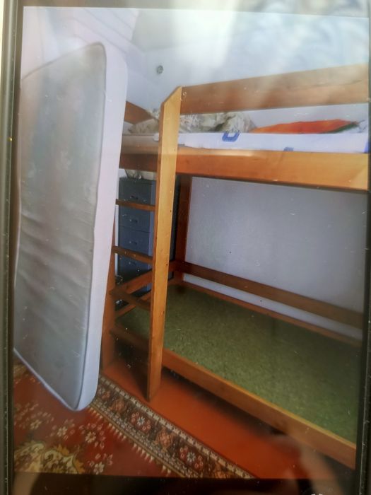 Деревянная кровать