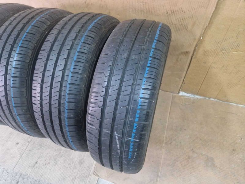 4 Hankook R15 C 215/65/ 
летни бусови гуми DOT1719