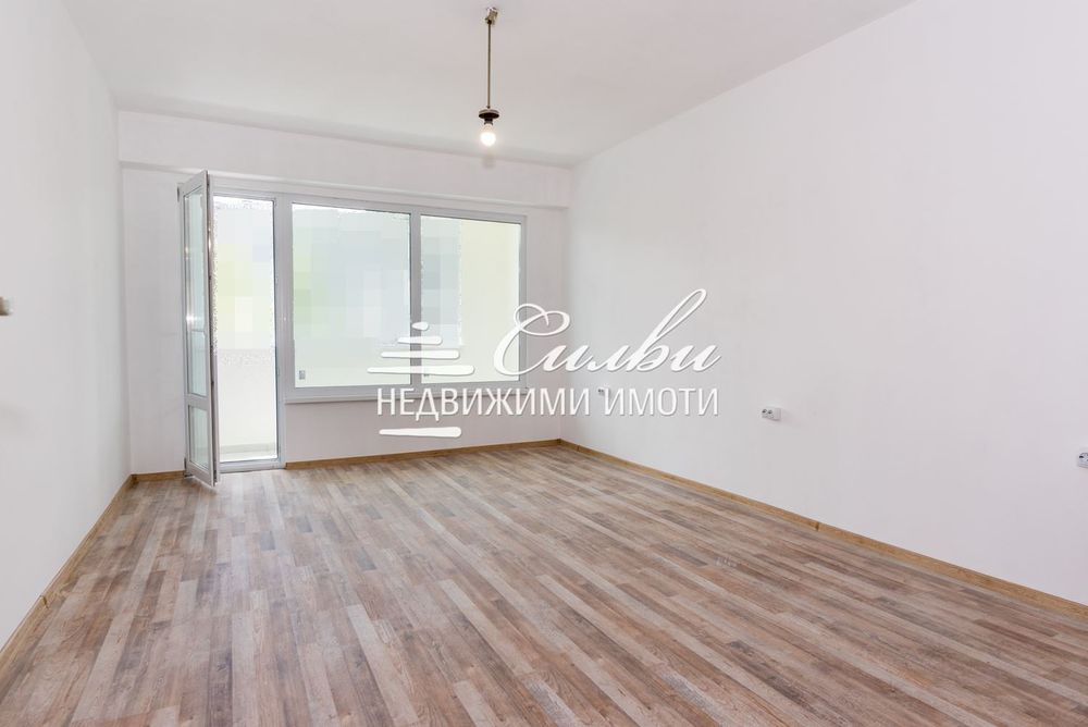 Тристаен апартамент след ОСНОВЕН ремонт - кв.Тракия