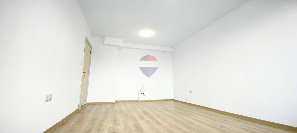 Преустроена панелна гарсониера, кв.Трошево, ЙГ