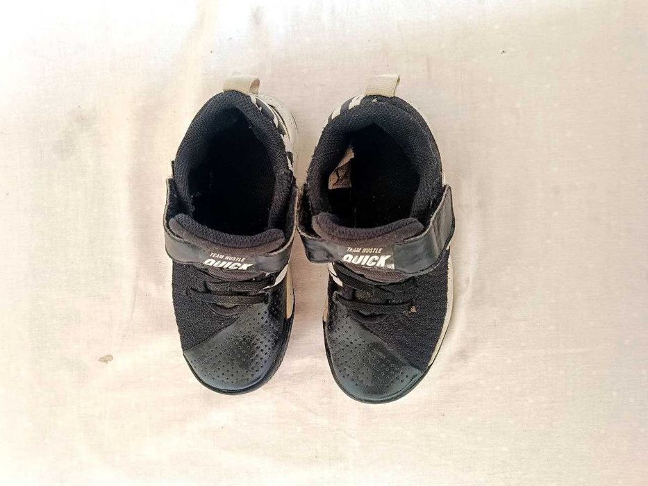 Кроссовки Nike Team Hustle Quick