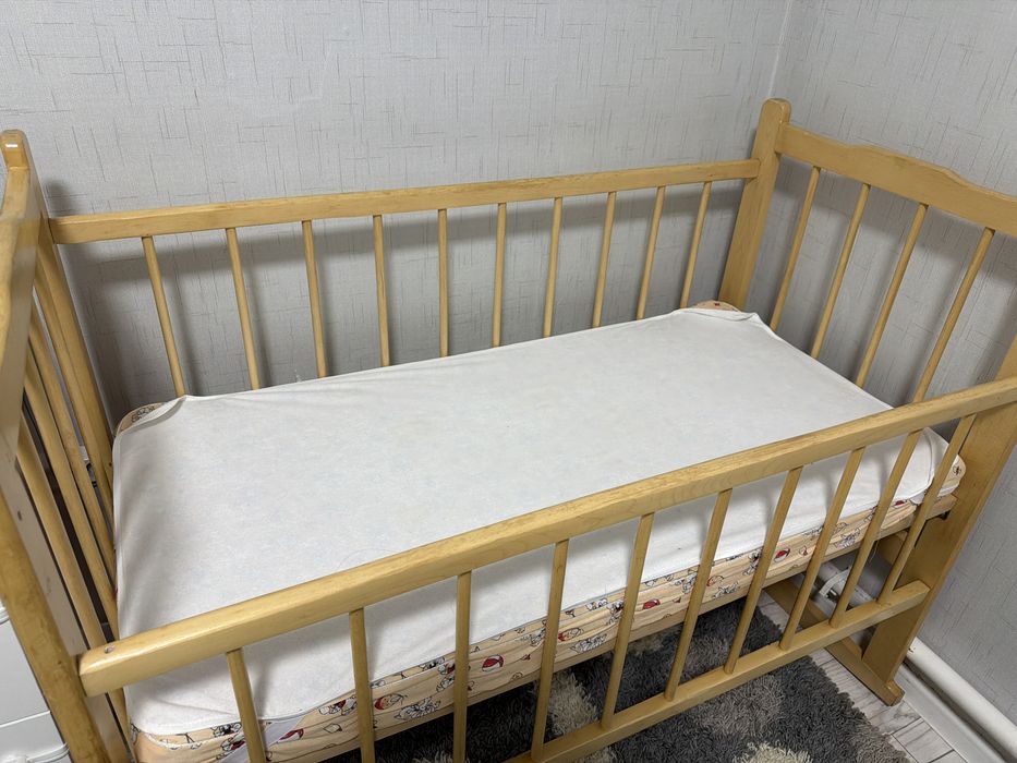 Продам детскую кроватку