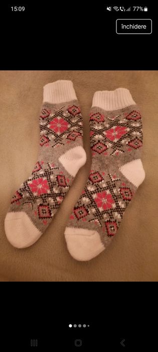 Șosete noi cu model traditional