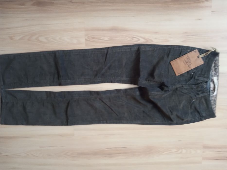 3 Păpuși și castel Pantaloni, jeans, blugi, pantaloni scurți