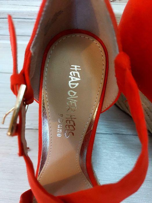 Уникални високи сандали