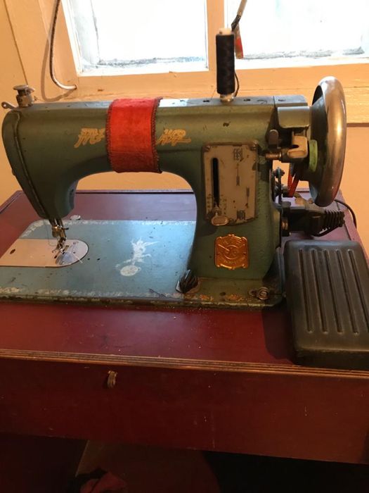 Швейная машина 2 шт за