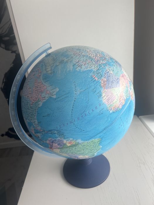 Продам глобус в отличном состоянии