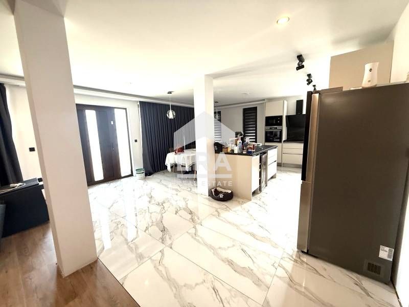 Продава се Къща в Варна, Изгрев - 361 кв.м за 2715 €/кв.м - Снимка #1