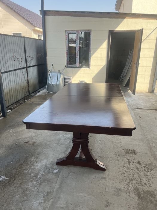 Стол из натурального дерева