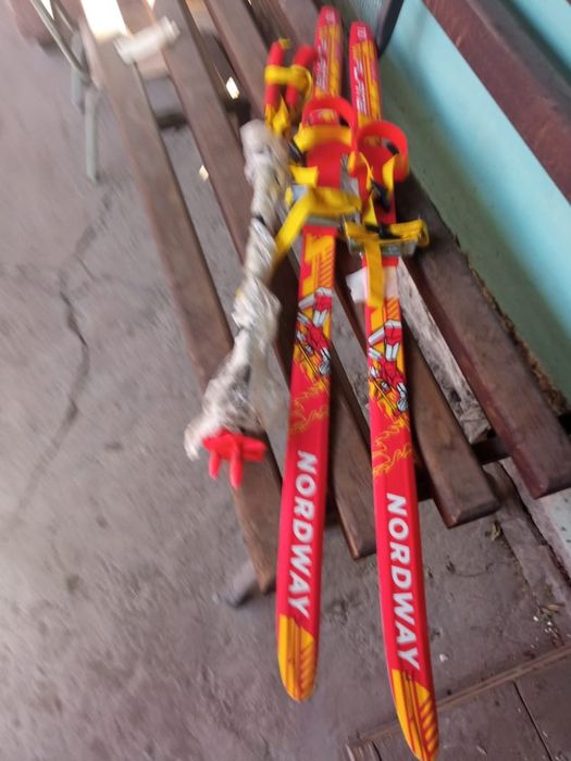 Ватрушки, лыжи, санки