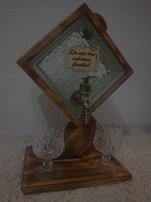 Vând recipiente pentru băuturi,cadouri