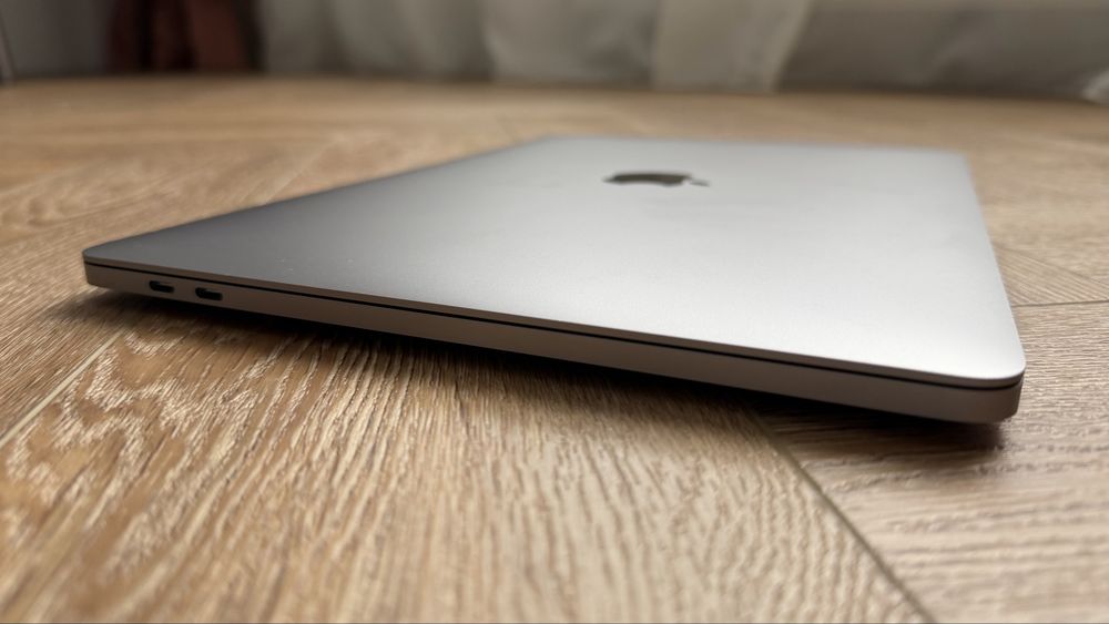 MacBook Pro 13 2019 Touch Bar / ИДЕАЛ / 317 циклов
