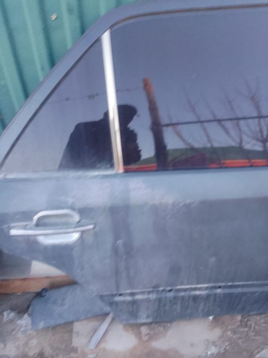 Дверь от мерседес 124