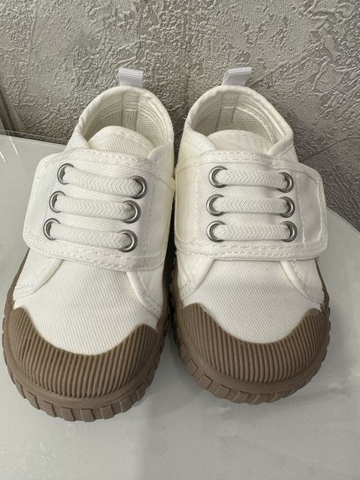 Продам детские кеды