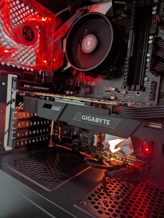 PC Gaming Ryzen 7 2700X/MB Aorus /GTX 1070 Gigabyte/16GB ram/SSD 500GB