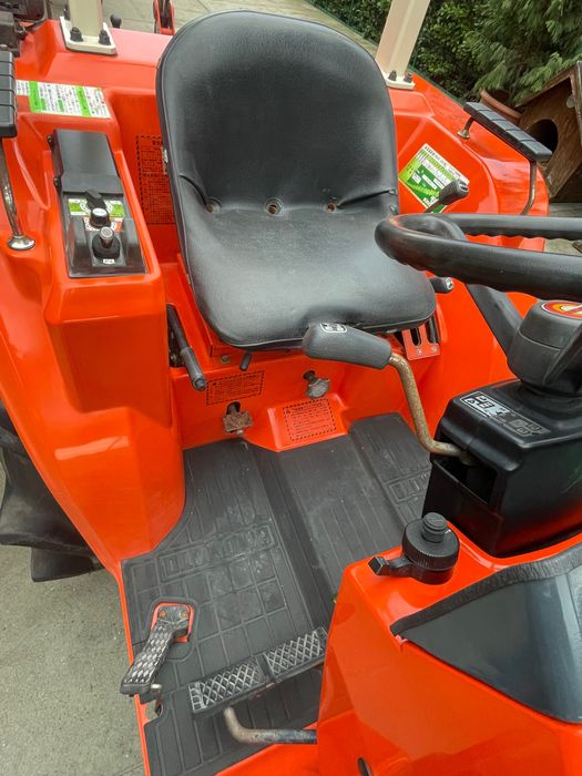 Tractor japonez Kubota-Hinomoto  24-CP