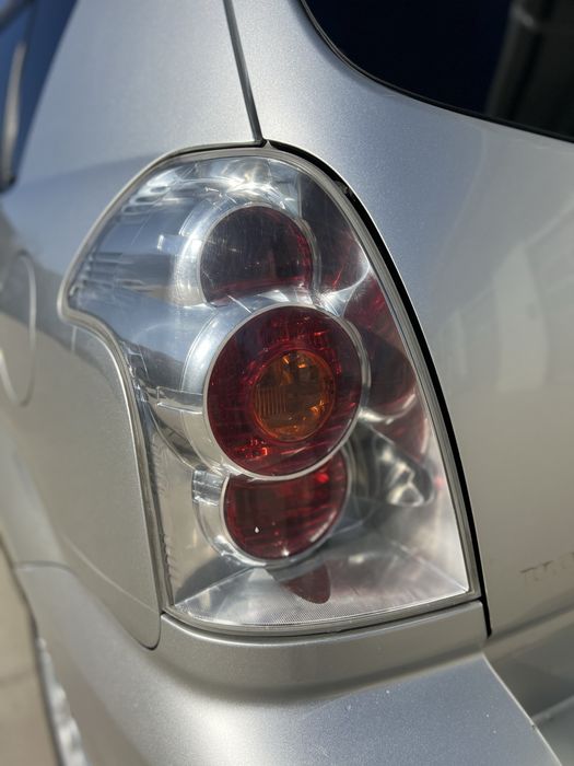 Toyota corolla verso D-cat на части