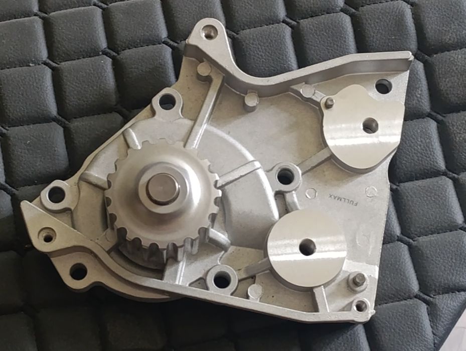 Помпа Мазда 626  переходка