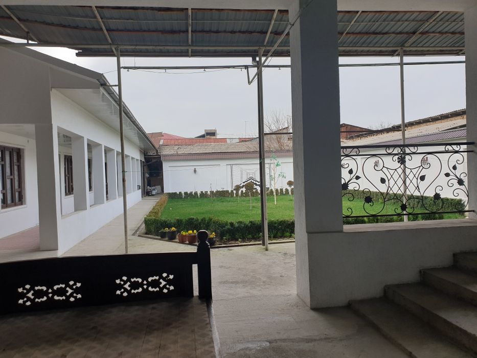 Nazarbe xarakatda yoli yuzida uy sotiladi 8 sotu