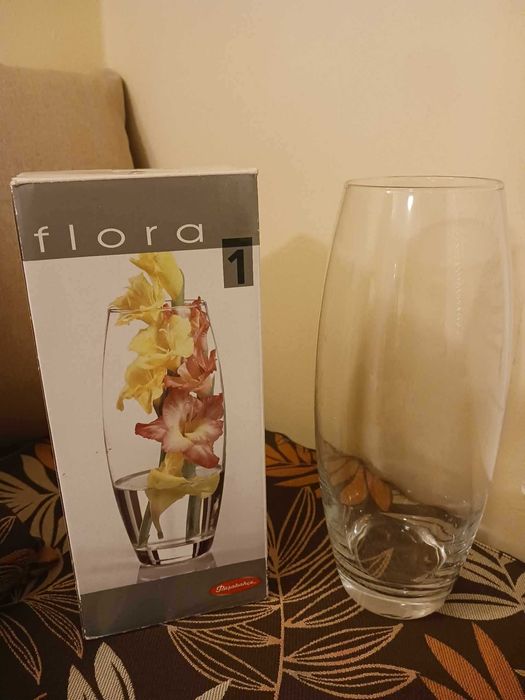 Стъклена ваза 8 броя