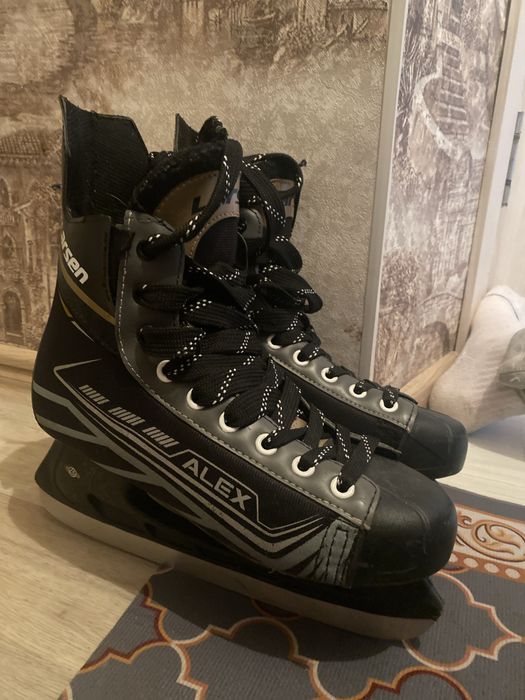 Хоккеиные коньки Larsen