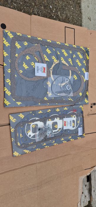 Set garnituri tractor ford 3000 full toate garnituri motor preț 350 le