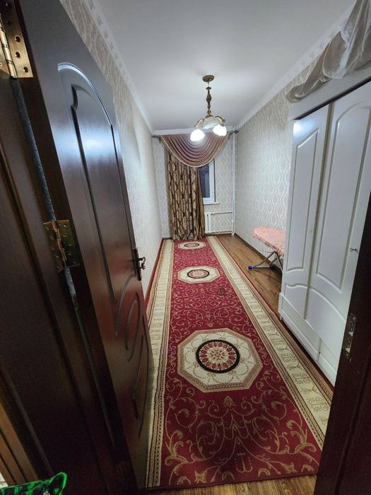 Dom sotiladi 4 hona 2 ta sanuzel 9 etaj 7 etaji