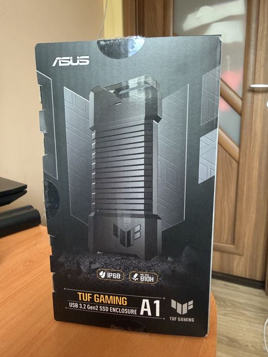 Продавам чисто нов ASUS Tuf Gaming USB 3.2 Gen 2 SSD Enclosure