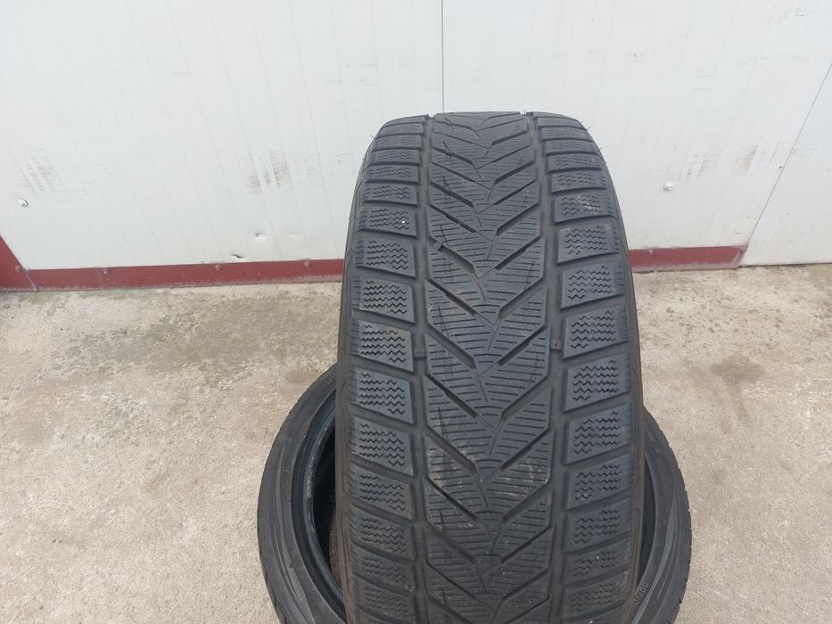 135 lei bucata! Doua anvelope M+S/IARNA 225 40 18 Vredestein